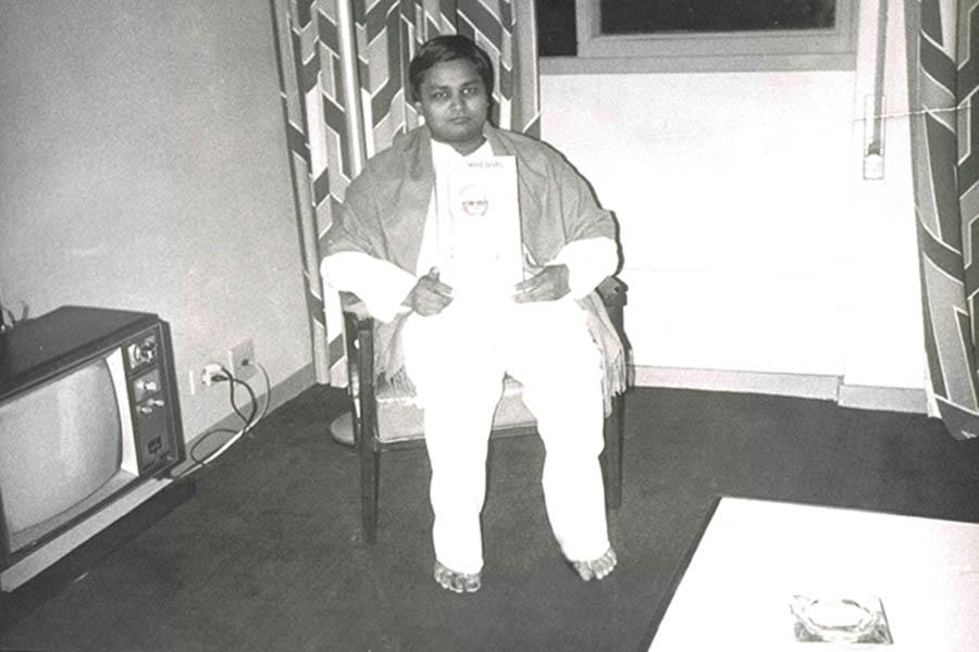 Brahmachari Girish Ji in his room at Maharishi Nagar, NOIDA in 1987.